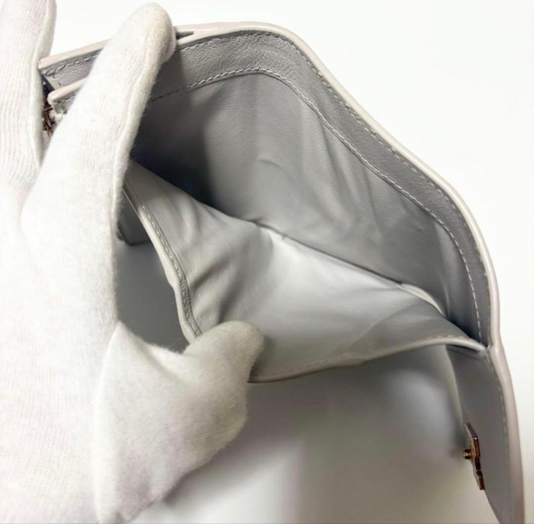 美品　トッズ T タイムレス レザー ウォレット　三つ折り財布　コンパクト