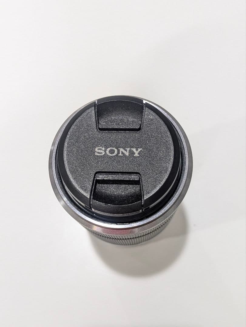 ソニーのミラーレス一眼 α5100　望遠ズームレンズ付き