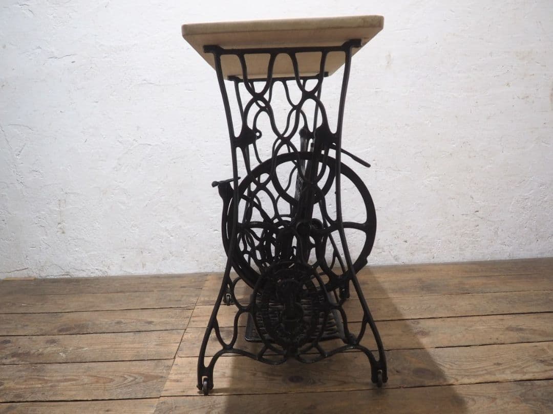 1225 ラワンの一枚天板　網目のシンガーミシンテーブル　レトロ　ビンテージ