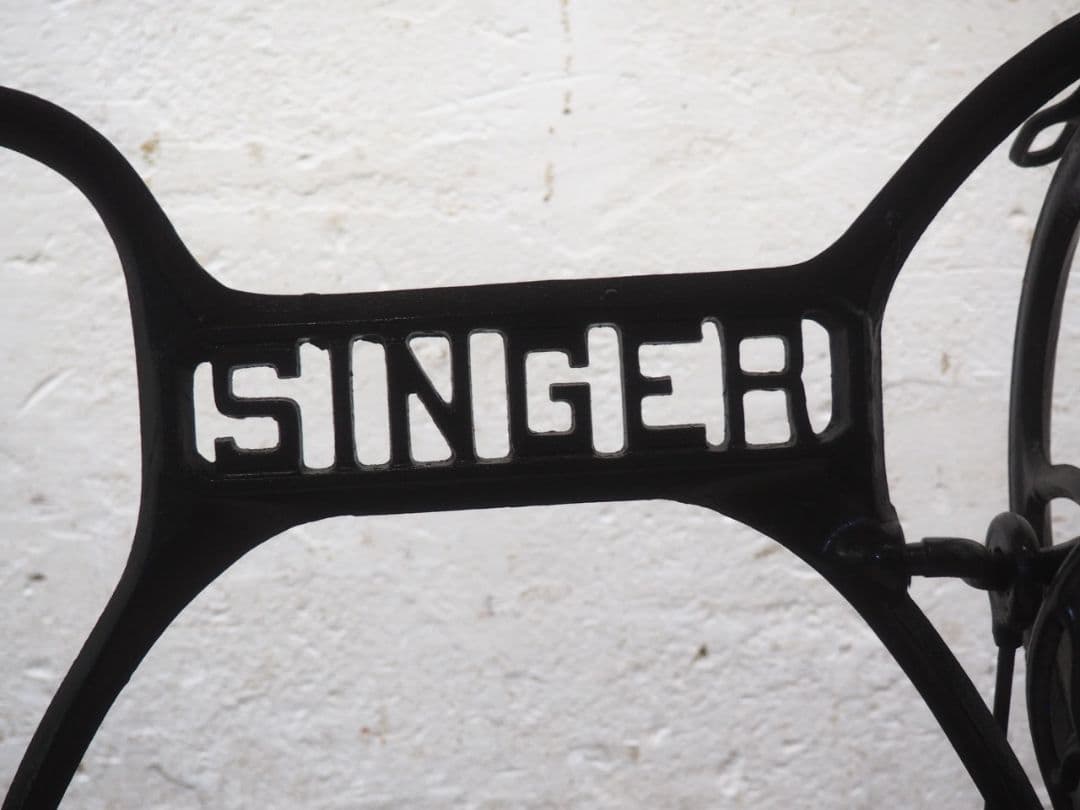 1225 ラワンの一枚天板　網目のシンガーミシンテーブル　レトロ　ビンテージ