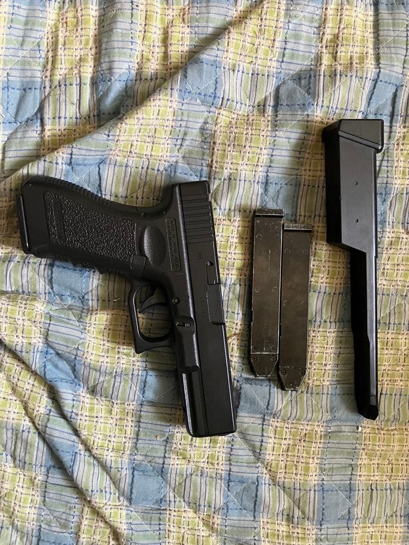 電動ハンドガングロック18マガジン3本付き