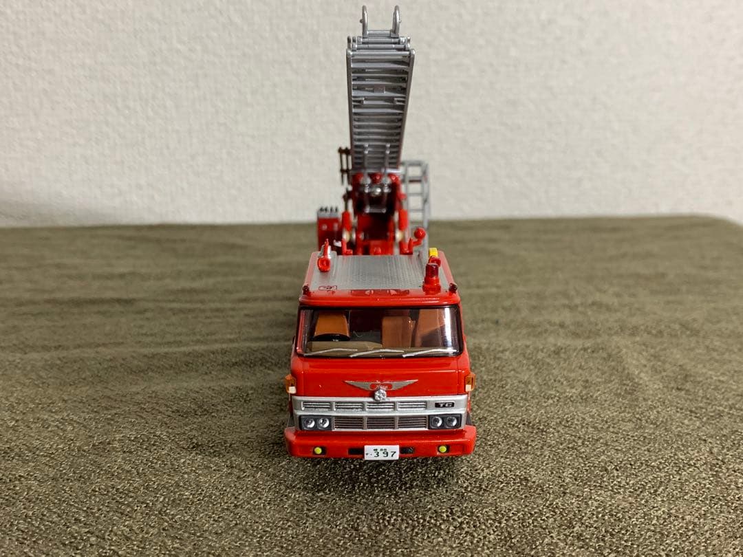 トミカリミテッドヴィンテージネオ LV-N24b 日野TC343型はしご付消防車