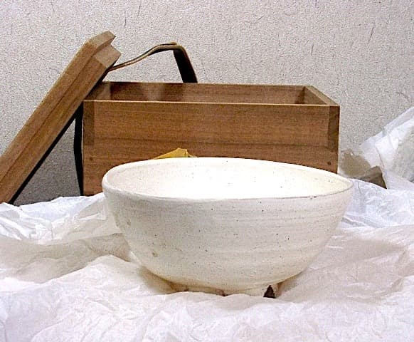 茨城・城里　松尾桃陽作　粉引　茶碗　無傷　共箱　保証。