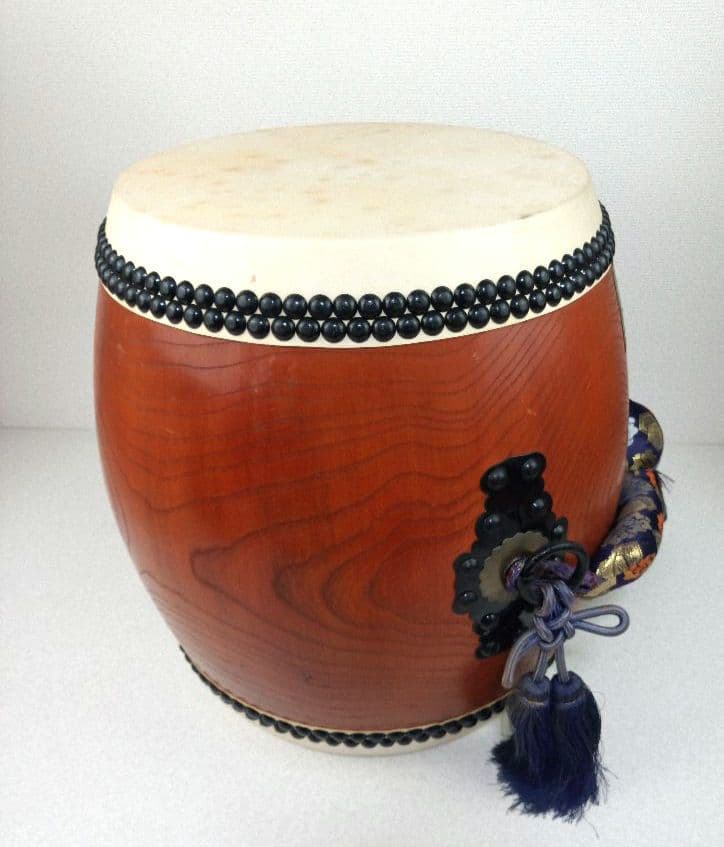 【上鳴保証】和太鼓　欅切り抜き胴　台付　*AN32