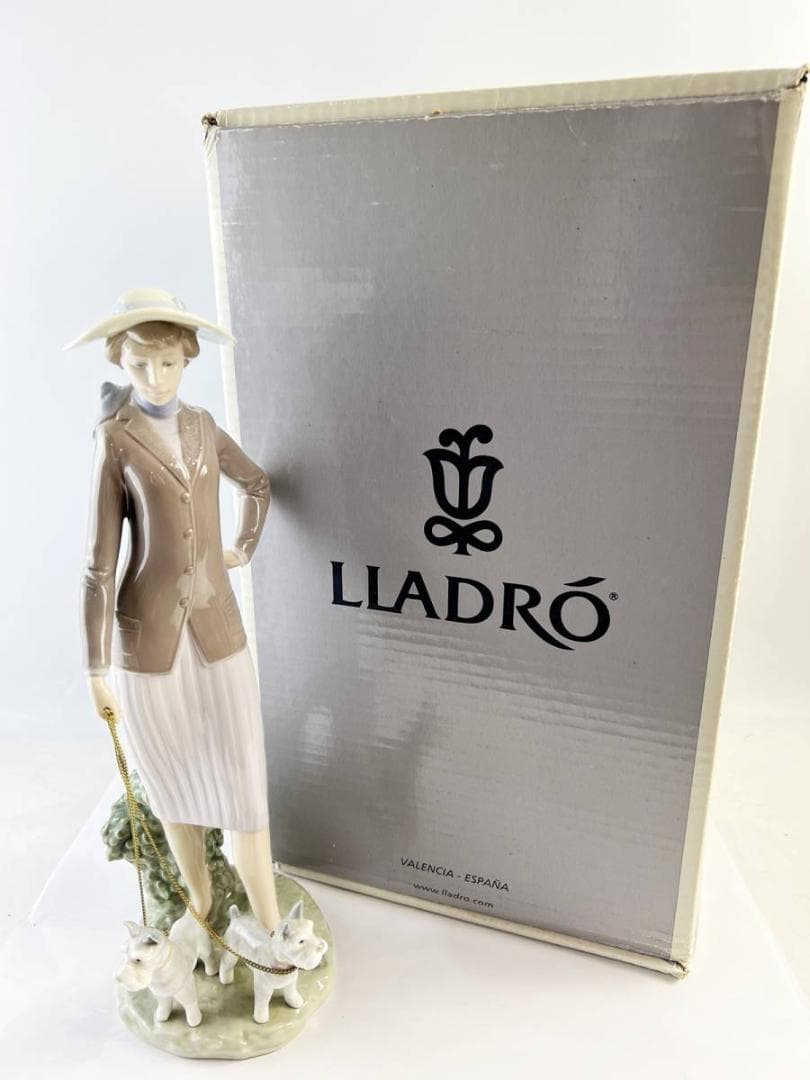 リヤドロ フィギュリン  6760『犬の散歩』 陶器の置物/ヨークシャーテリア