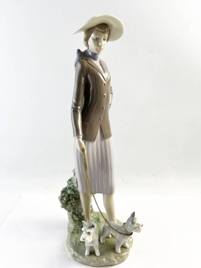 リヤドロ フィギュリン  6760『犬の散歩』 陶器の置物/ヨークシャーテリア