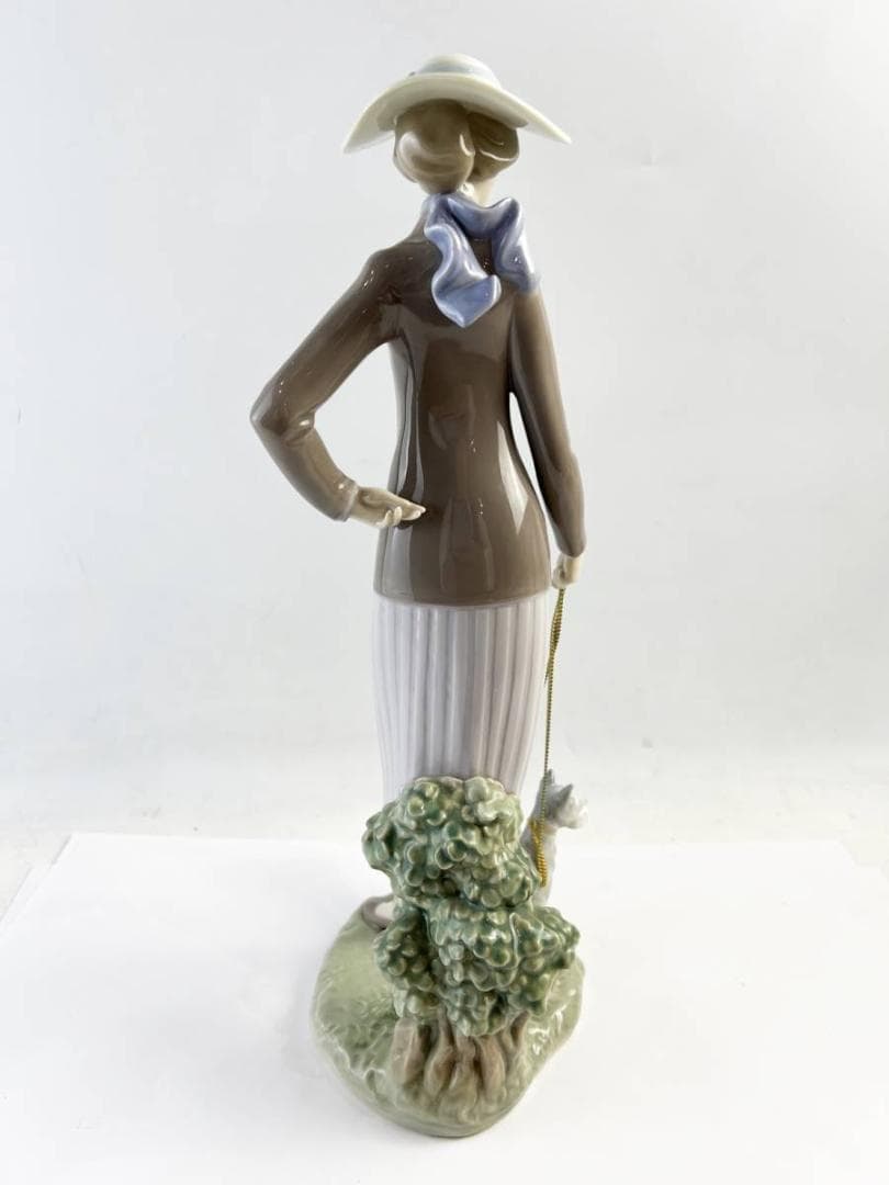 リヤドロ フィギュリン  6760『犬の散歩』 陶器の置物/ヨークシャーテリア