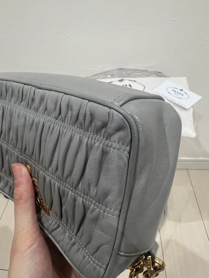PRADA ギャザー入りショルダーバッグ グレー
