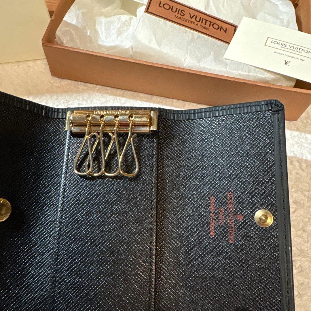 Louis Vuitton エピレザー ブラックキーケース