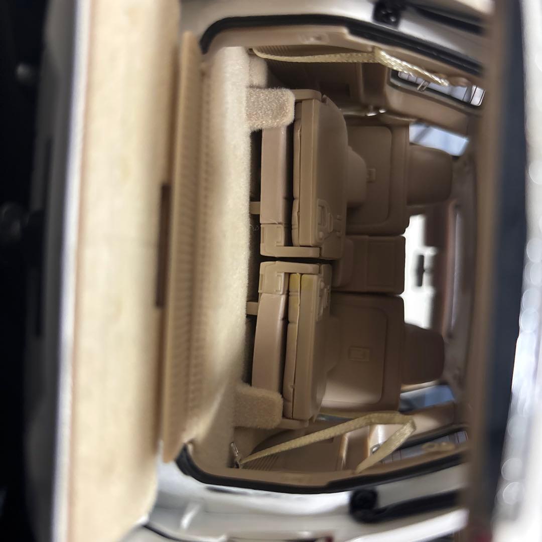 トヨタランドクルーザー200 1:18 ホワイト