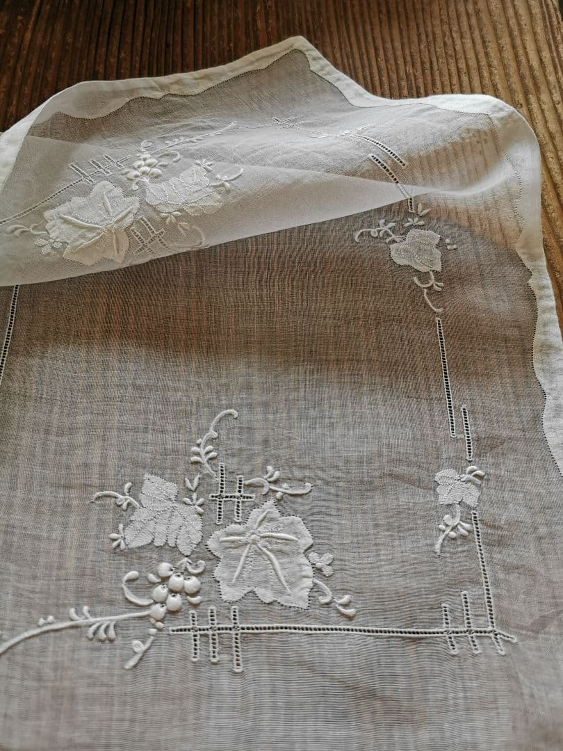 アンティークマーガブ オーガンジーレースクロス葡萄刺繍 ポルトガル マディラ至宝