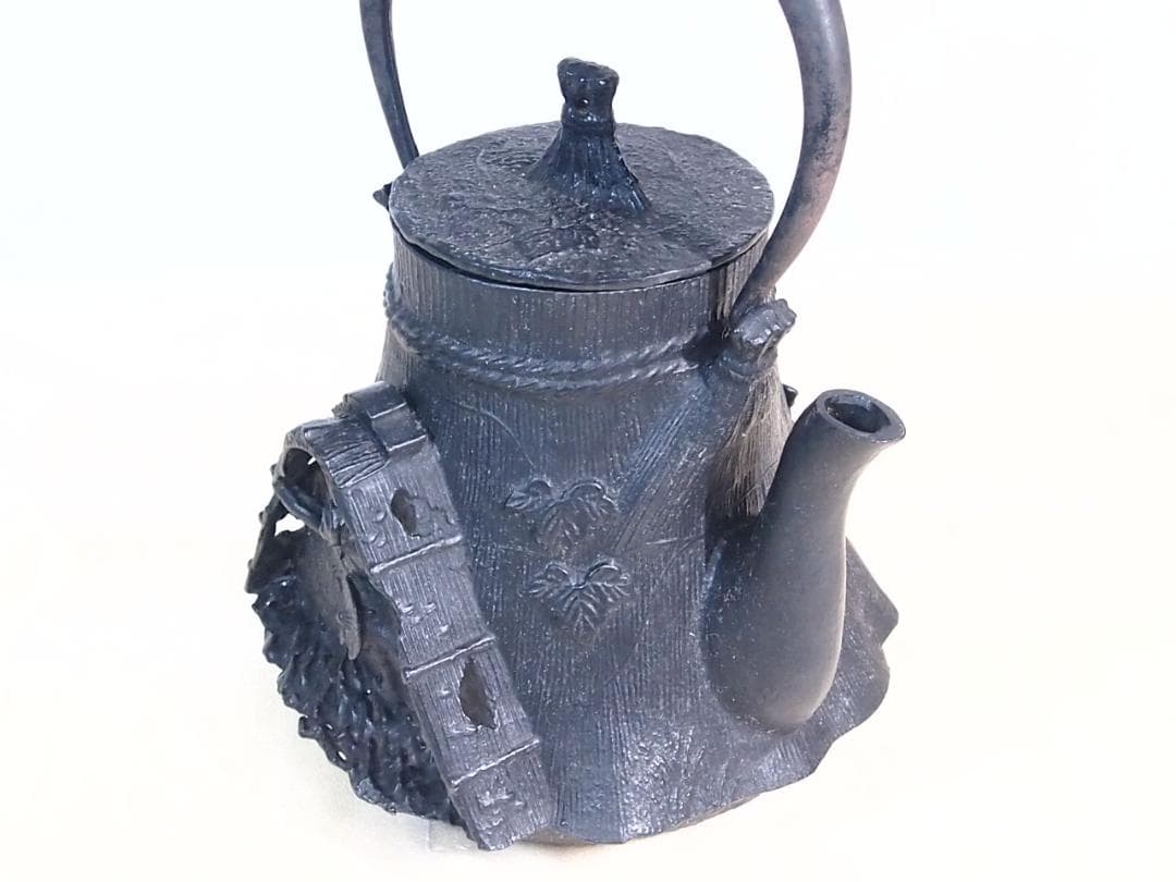 【未使用】大峰造 蝋型 農村田舎文様 鉄瓶 富士型 合掌造り/白川郷 金属工芸