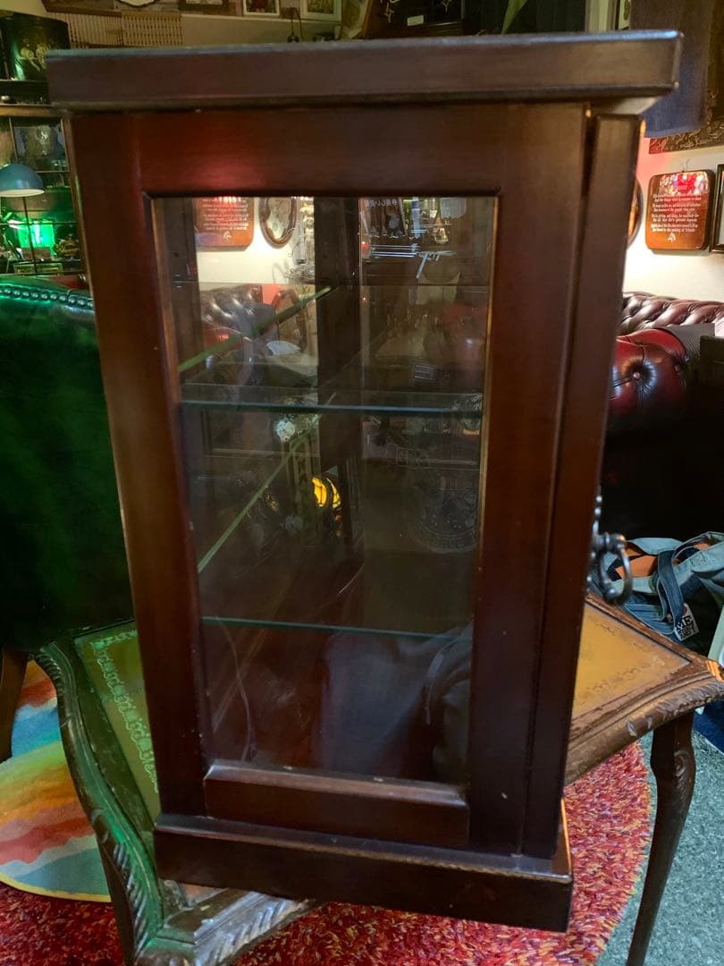 ガラスコレクションケース　飾り棚