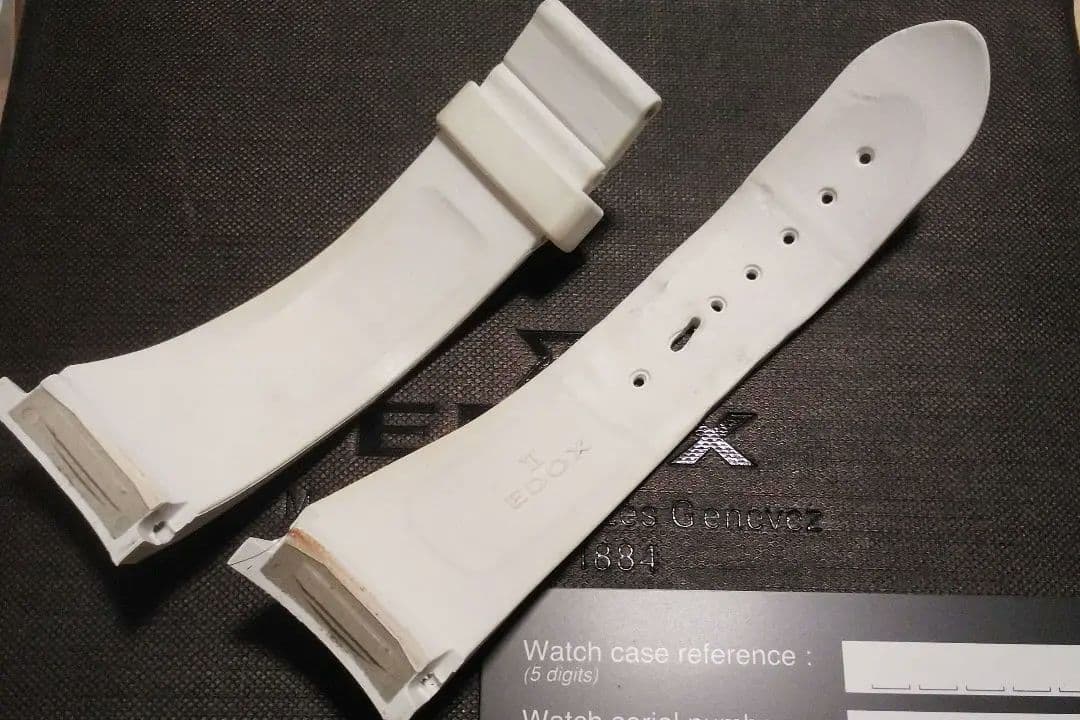 EDOX ■ホワイトスタッズラバーベルト ■定価24200円■クロノオフショア1