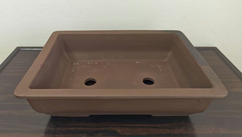 ブラウンの陶器製長方角形盆栽鉢 約32cm×23.5cm×8.7cm　落款　宝泉