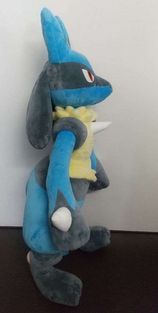 等身大ルカリオ ぬいぐるみ