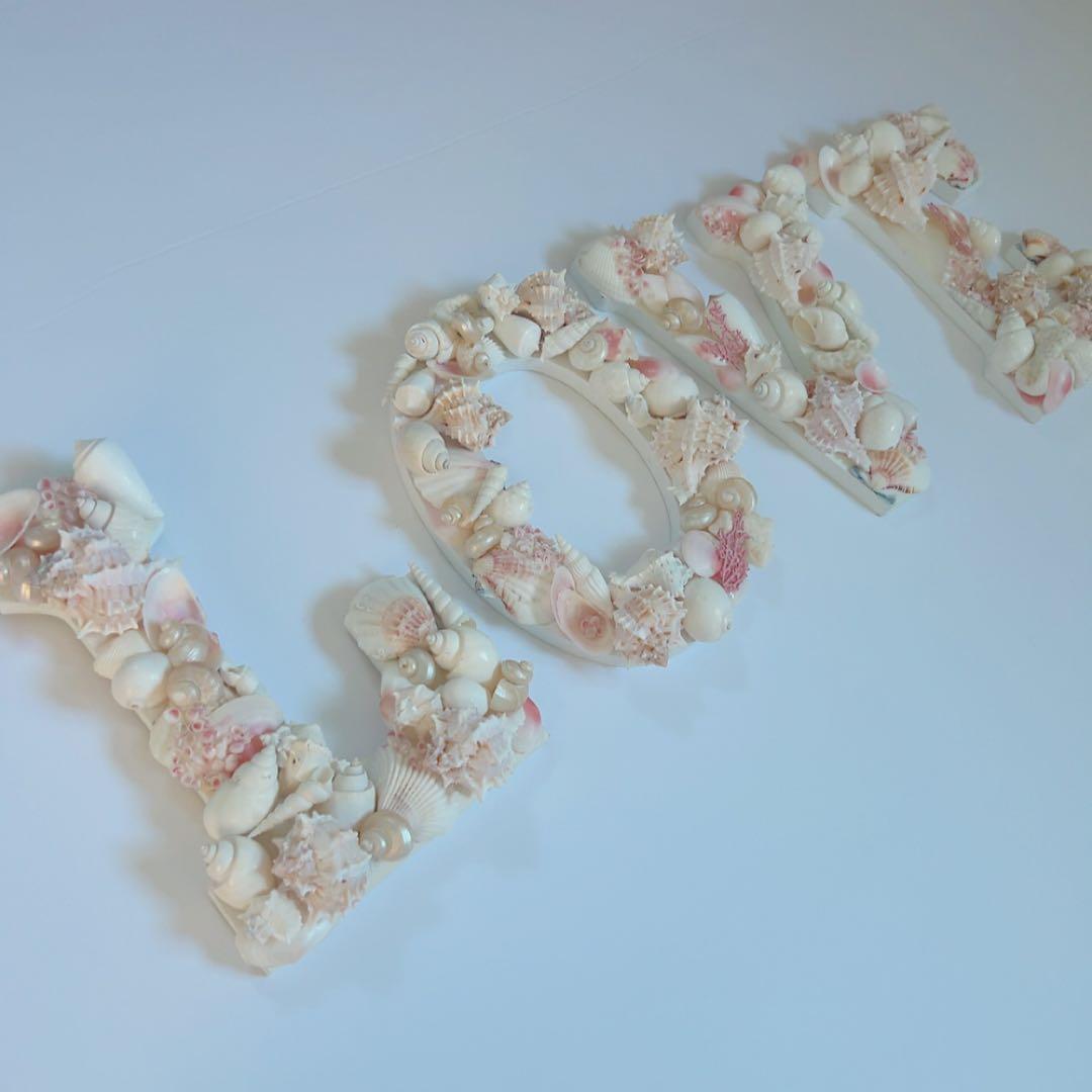 ハワイ　限定品　貝殻装飾の文字オブジェ　LOVE