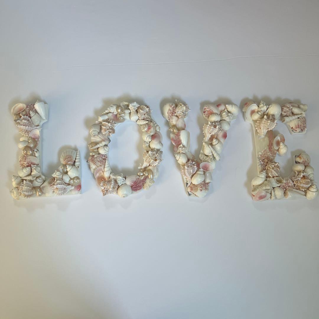 ハワイ　限定品　貝殻装飾の文字オブジェ　LOVE