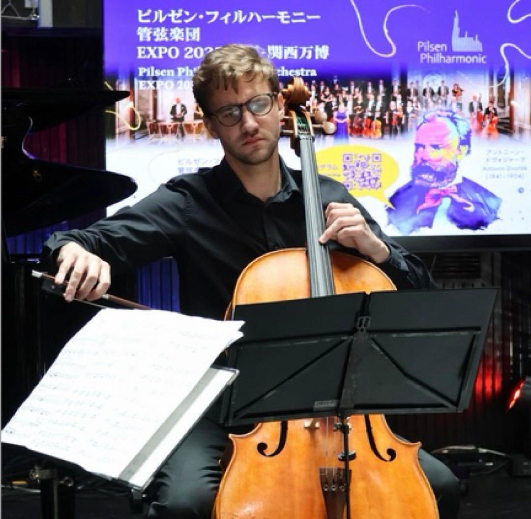 非売品！アントニン・ドヴォジャーク　ピルゼンフィル招待客用ピンズ　万博　チェコ館