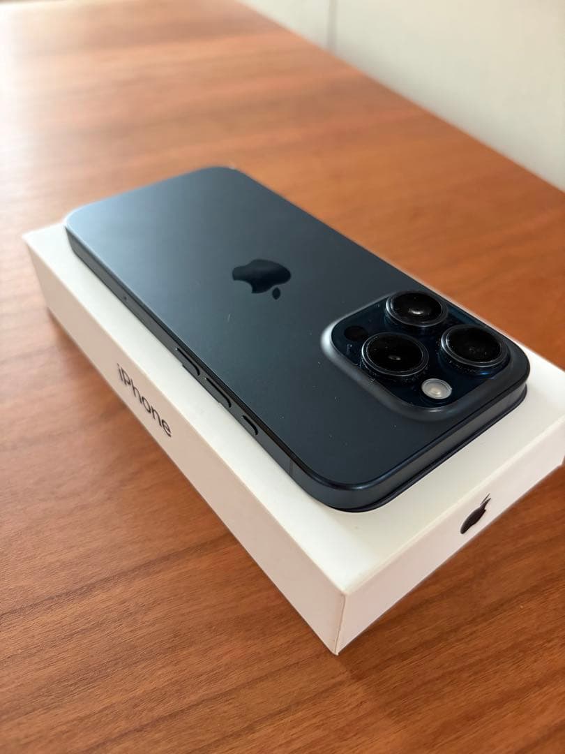 Apple iPhone 15 Pro 256GB ブルーチタニウム