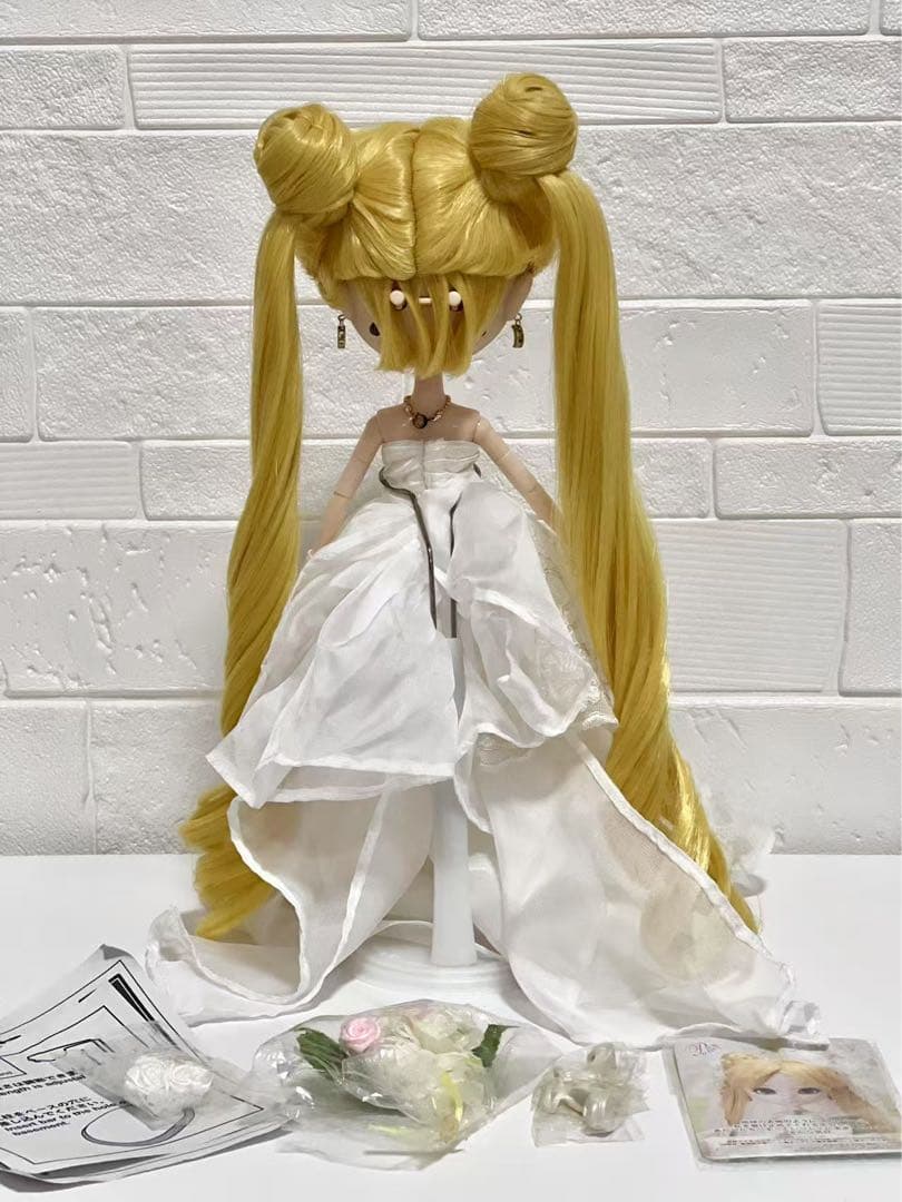 美品プーリップ 月野うさぎ ウエディングバージョン セーラームーン Pullip