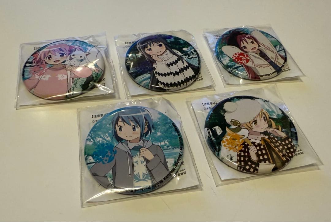 【未開封】魔法少女まどかマギカ 叛逆の物語 缶バッジ earth
