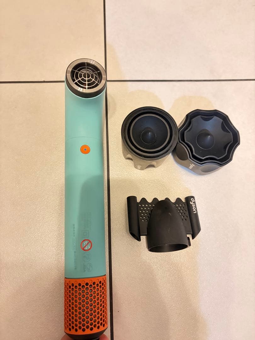 Dyson Supersonic ドライヤー 付属品付き