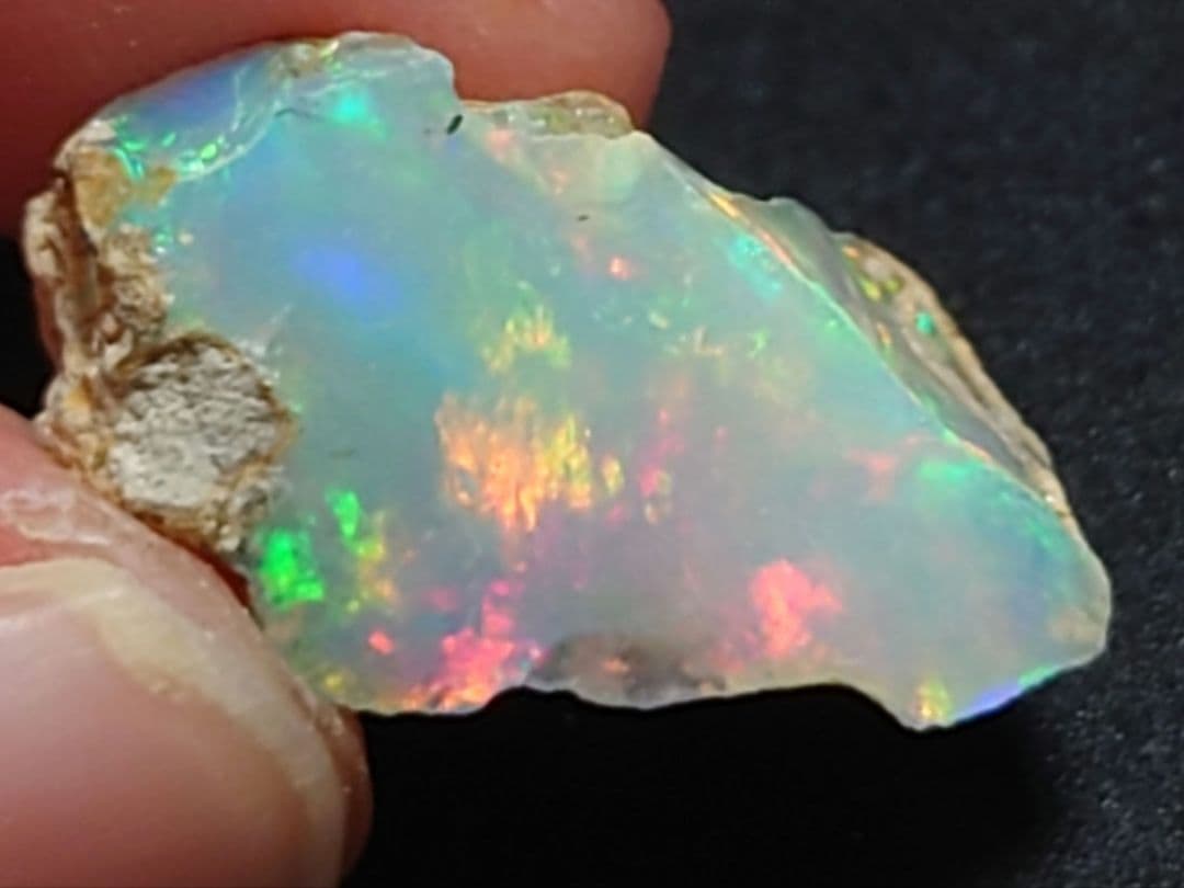 プレシャスオパール 原石 多色　ジュエリー　グレード　エチオピア　鉱物