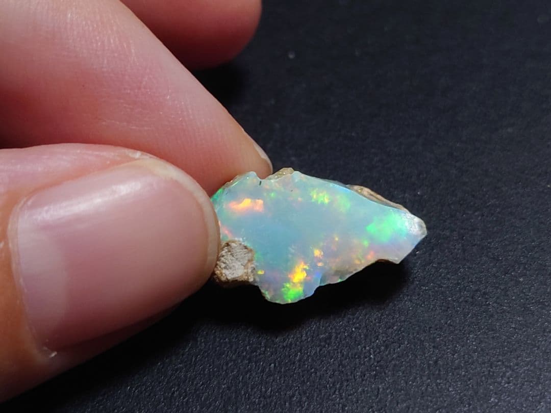 プレシャスオパール 原石 多色　ジュエリー　グレード　エチオピア　鉱物