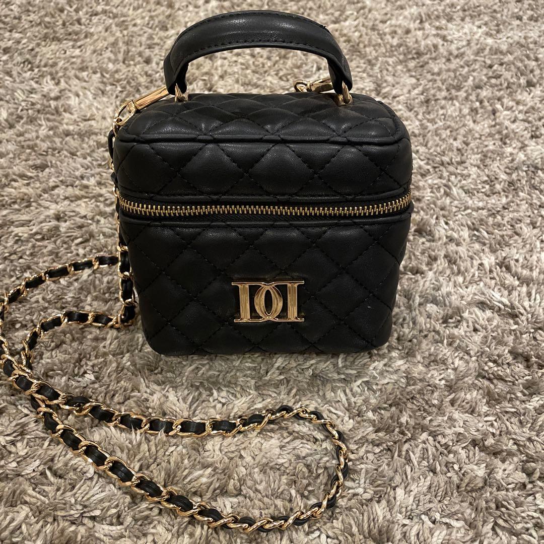 Darich ダーリッチ キルティングスクエアミニバッグ　ゴールド　ブラック