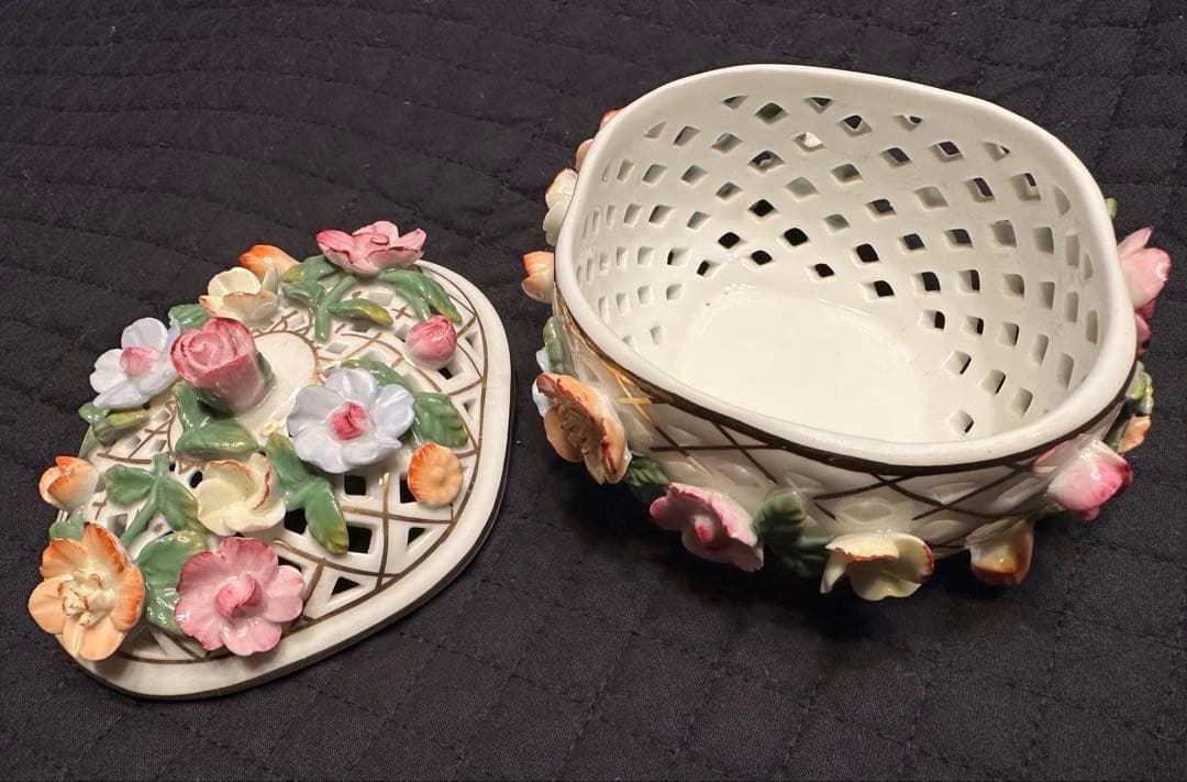 英国  Arden 花装飾 透かし蓋物 陶器 ボンボニエール