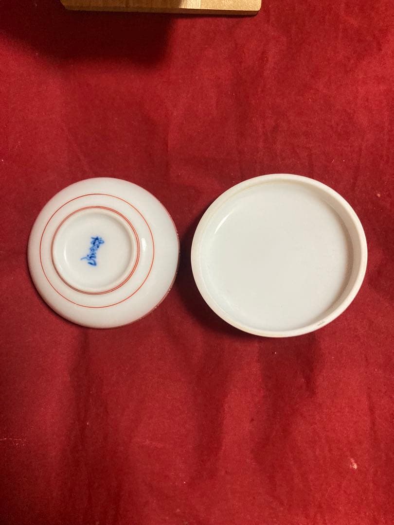 人間国宝　十三代酒井田柿右衛門色彩画菊文香合