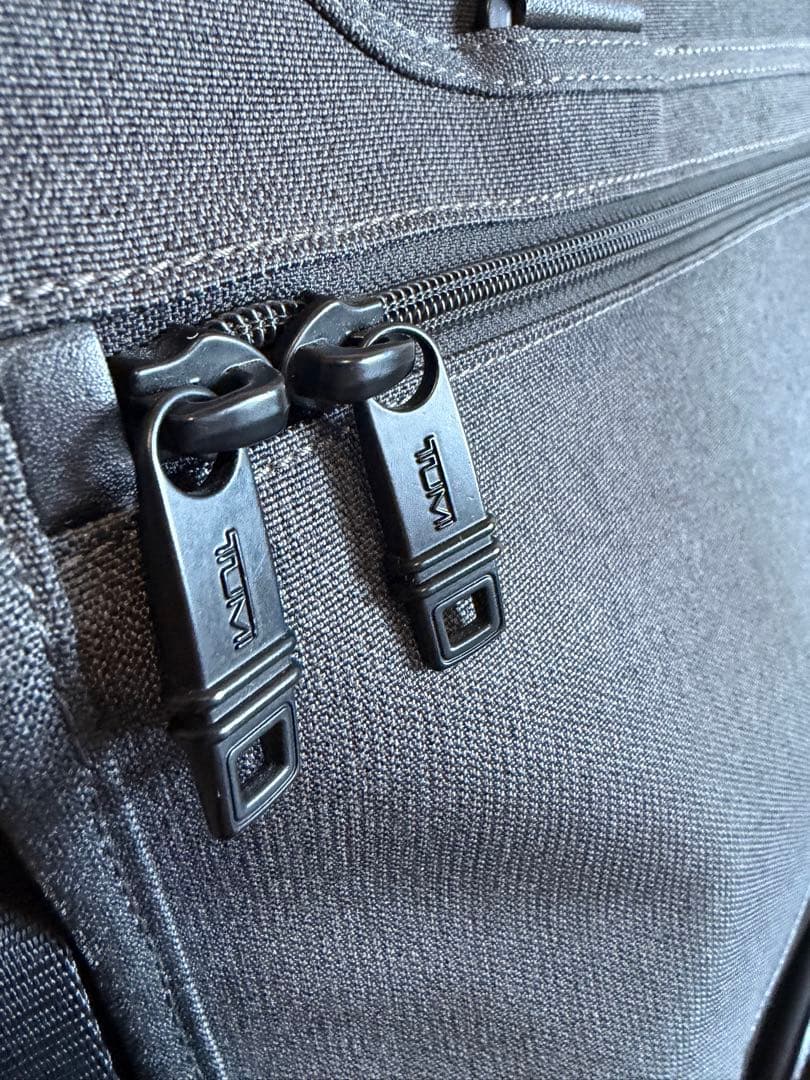 TUMI ビジネスバッグ鞄 レザー本革グレー灰色 スリム