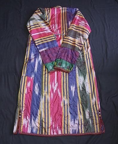 ★W2802★ウズベキスタン　絣　シルク　古い民族衣装 　絹　アドラス