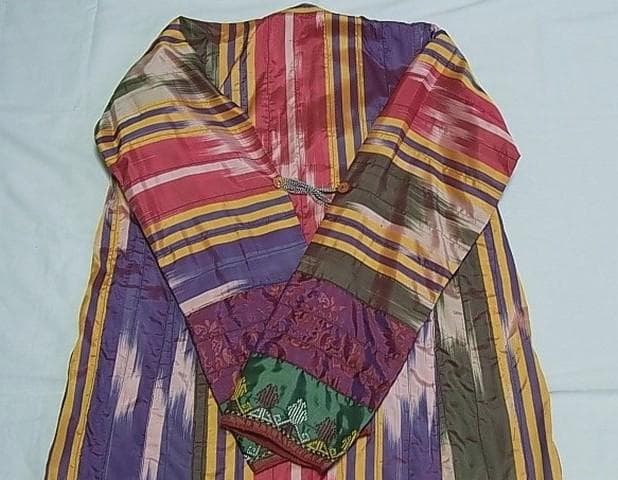 ★W2802★ウズベキスタン　絣　シルク　古い民族衣装 　絹　アドラス