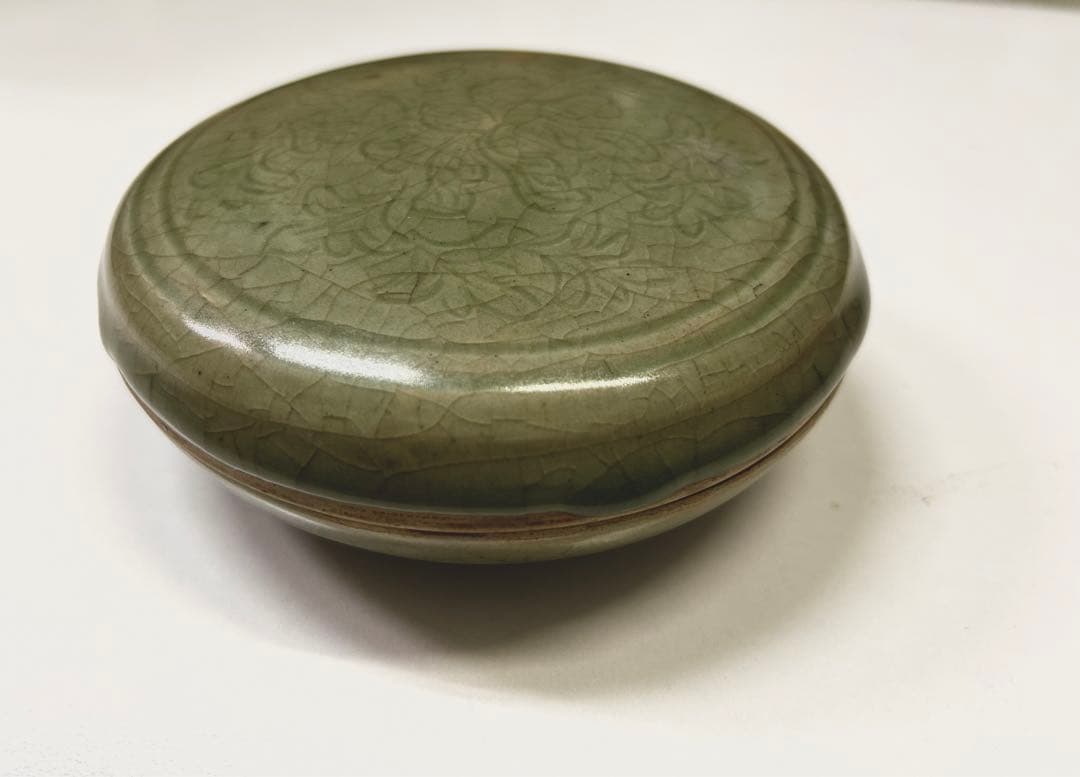 龍泉窯 青磁刻花紋合子(印盒)