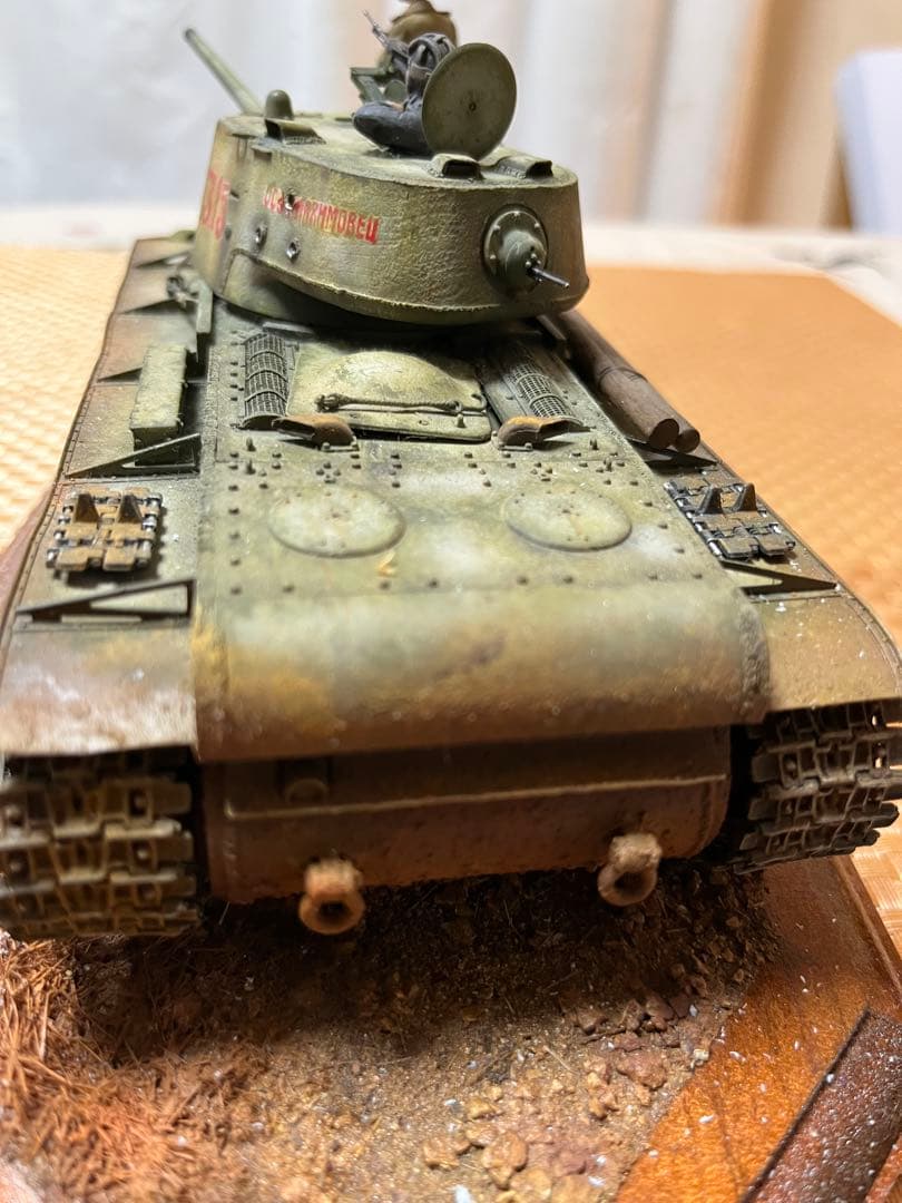 タミヤ1/35ソビエト重戦車KV-1(組立完成品)[台座・兵士2体]