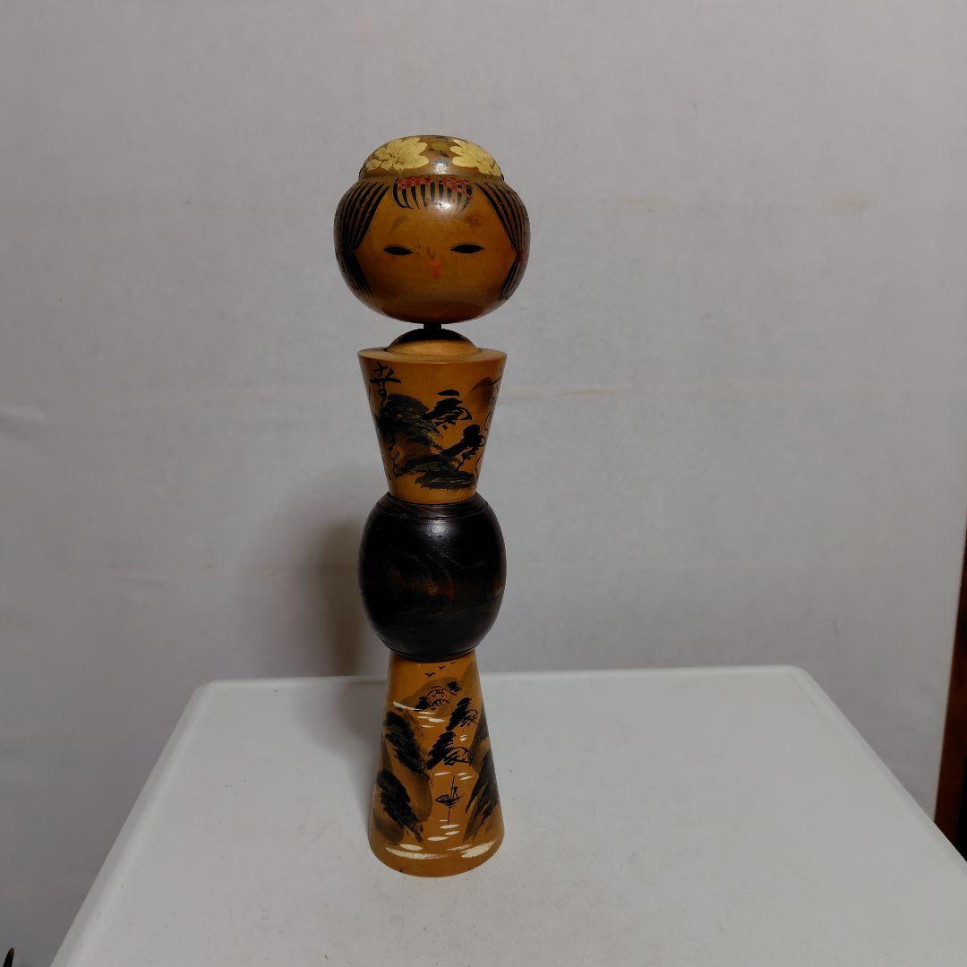 年代物の小芥子です。高さ34cm