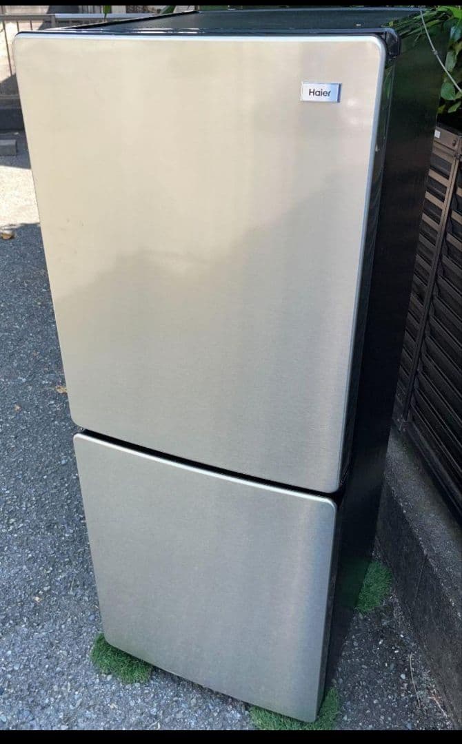 アーバンカフェハイアール冷凍冷蔵庫148L 横縞模様自動霜取り機能付19年製