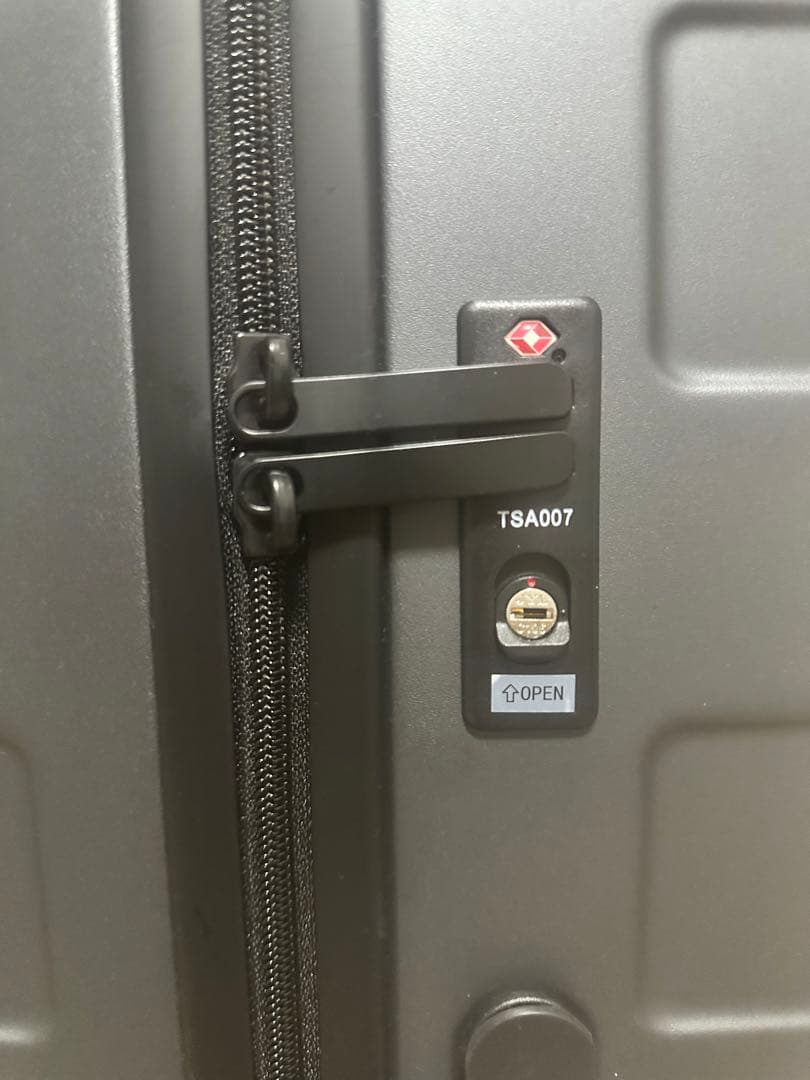 バーを自由に調整できる　ハードキャリーケース(105L)