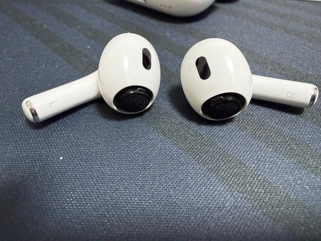 s*y様 Apple AirPods Pro 2 本体 充電ケース付き