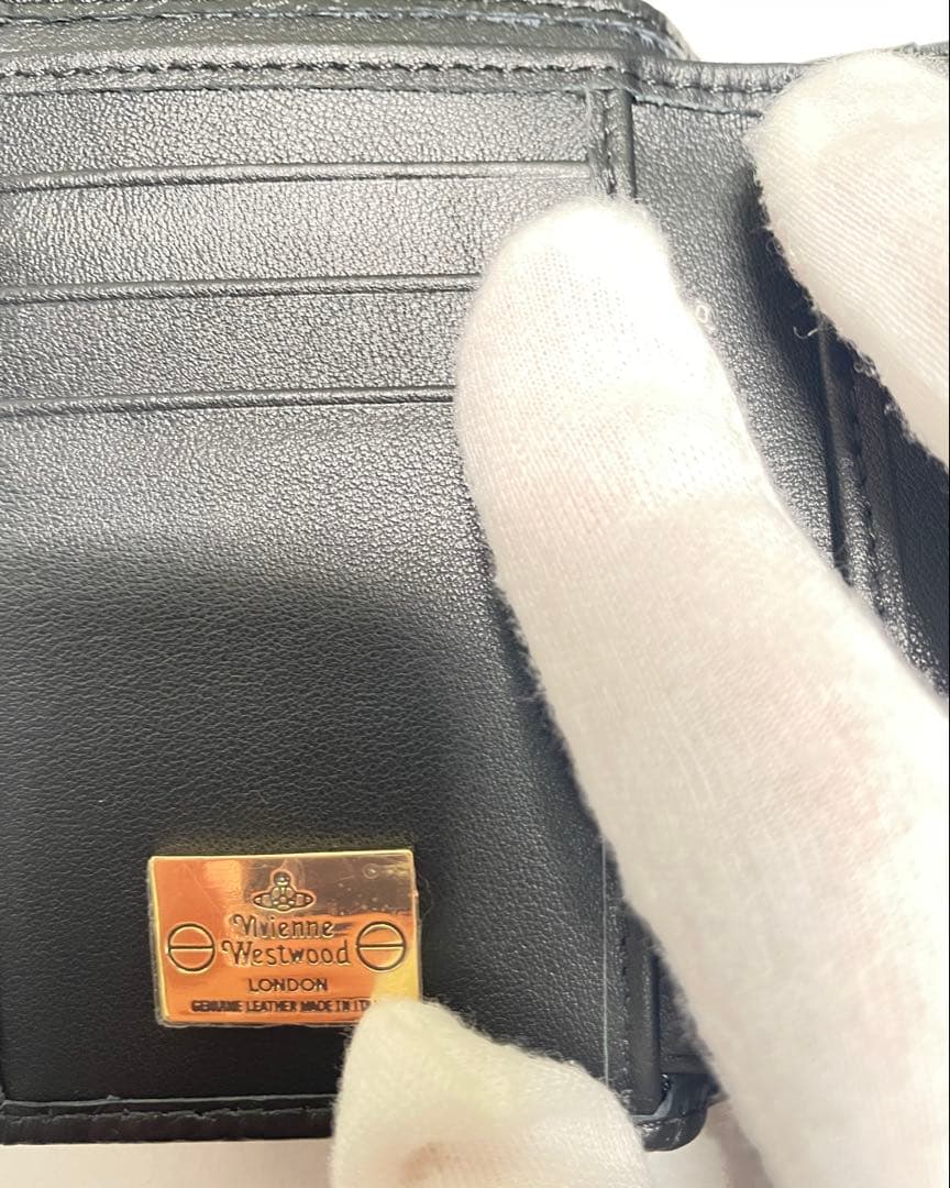 【新品】　vivienne westwood 人気商品　三つ折り財布