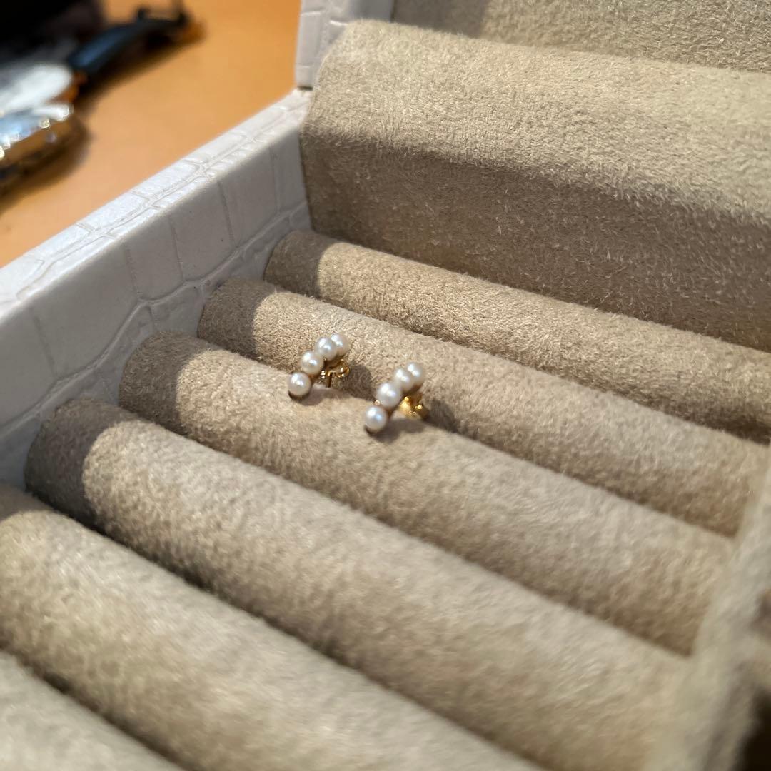 ete パール4つのスタッドピアス