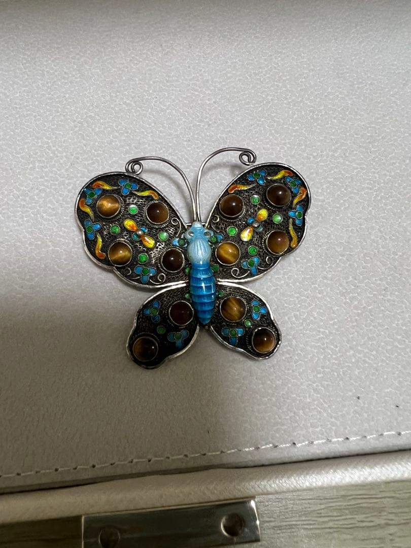 蝶のヴィンテージブローチ