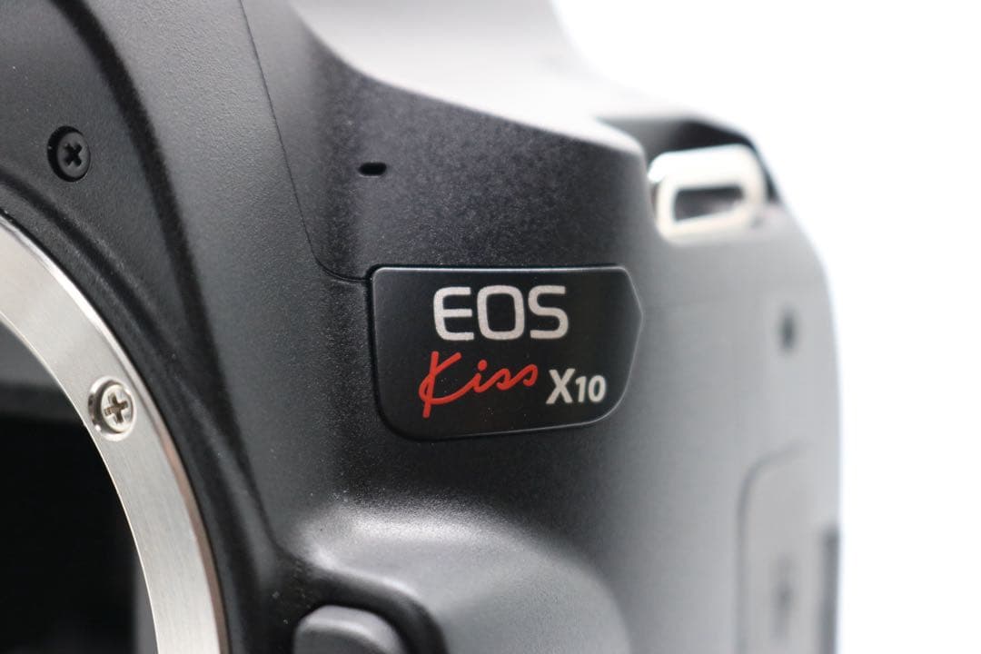 ボディ新品級 【Canon EOS Kiss X10 トリプルレンズセット】