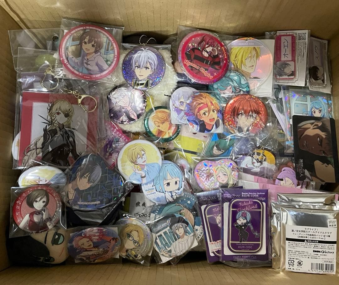 ノンジャンルまとめ売り 150点以上 缶バッジ ぬいぐるみ 紙類