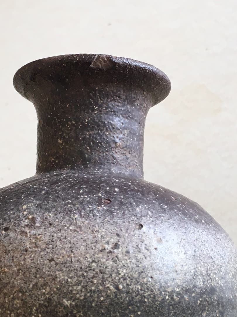 琉球 喜名焼締黒釉油壺　17世紀末－18世紀　　古陶　徳利