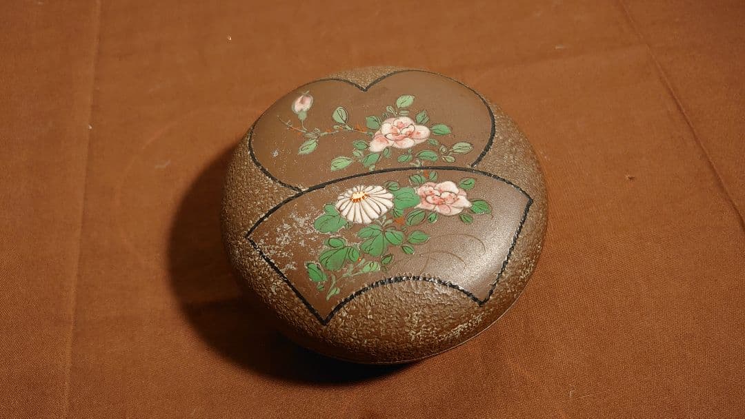 古玩　粉彩　華の図　蔵出し　香合　蓋物　アンティーク香合　１客