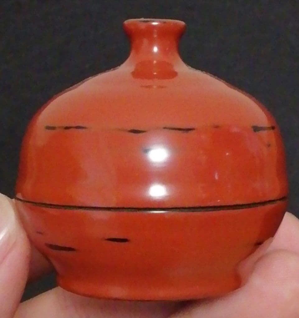 磯矢阿伎良作　朱塗　根来　香合　共箱　略歴付　茶道具