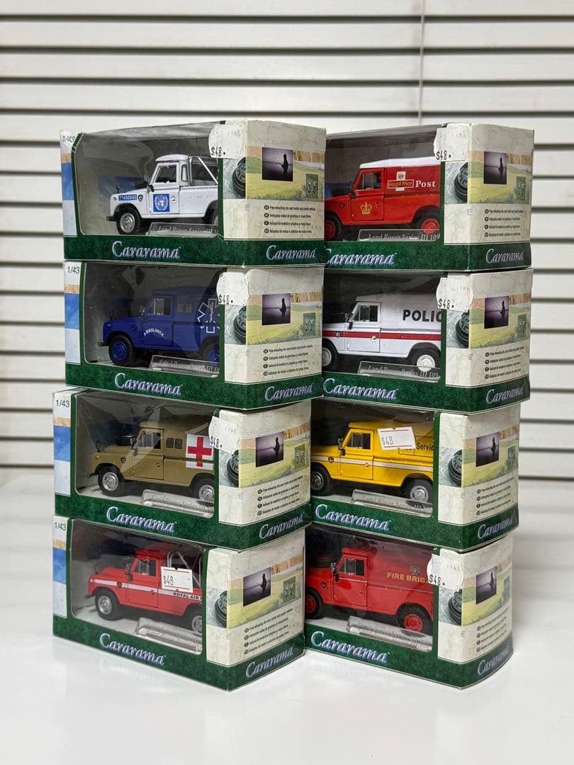 ランドローバーディフェンダー　Cararama ミニカー　1/43